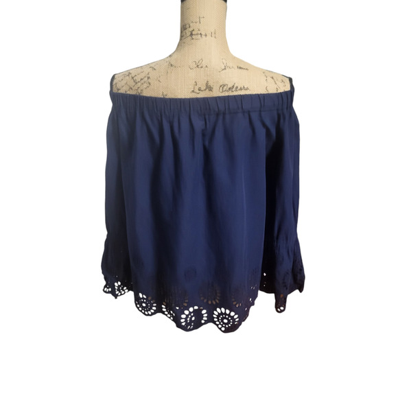 Isabella Sinclair navy blue off shoulder, eyelet detail top, size small - Picture 2 of 5